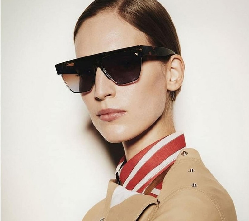 Victoria beckham flat top 2024 sunglasses